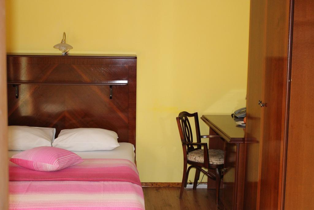 Motel Alas บันยาลูกา ห้อง รูปภาพ